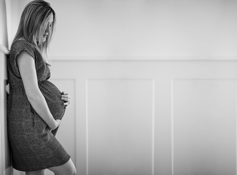 9 months pregnany portrait