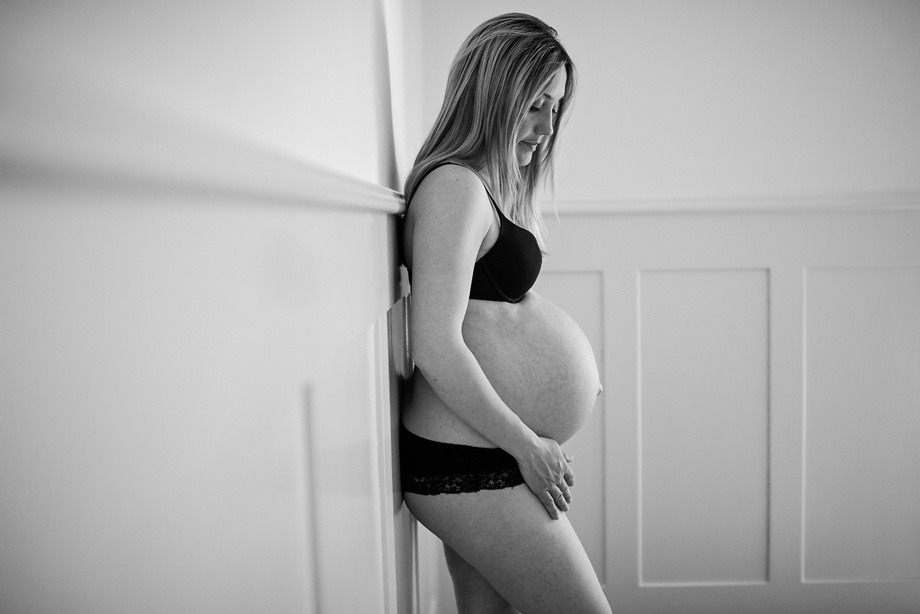 9 months pregnany portrait
